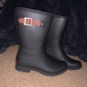 Black rain boots